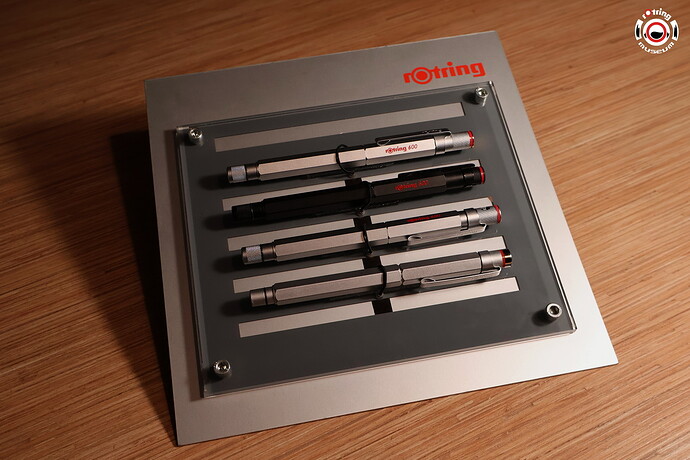 xxxx_4_pen_display_stand_05_resize