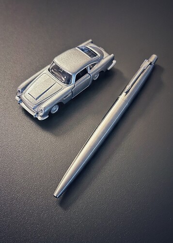 Aston Martin DB5 x Parker Jotter Flighter 01