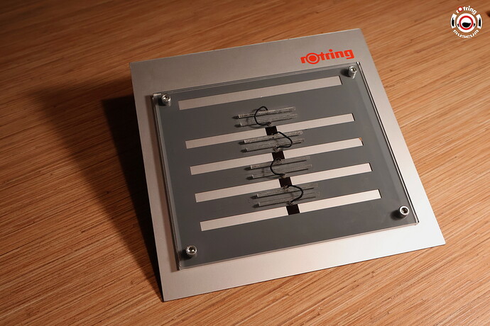 xxxx_4_pen_display_stand_08_resize