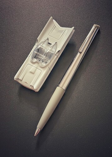 Lincoln Futura (1955) x Scripto Satellite (1957) 01