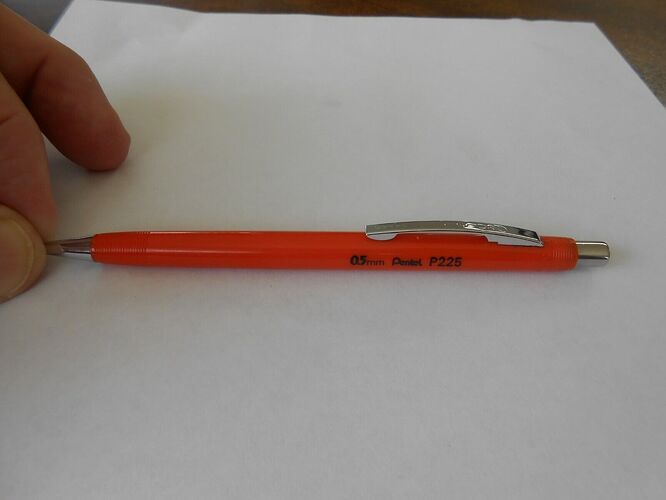 Pentel P225F (01) 01