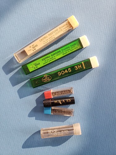 Various Flat Lead Refills